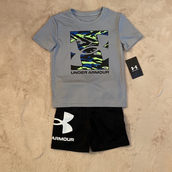 Under Armour Boys Outfit Size 4 - Picture 1 of 7